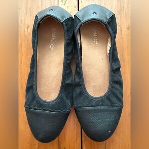 VIONIC, Size 11, Black Leather Tina Cap Toe Ballet